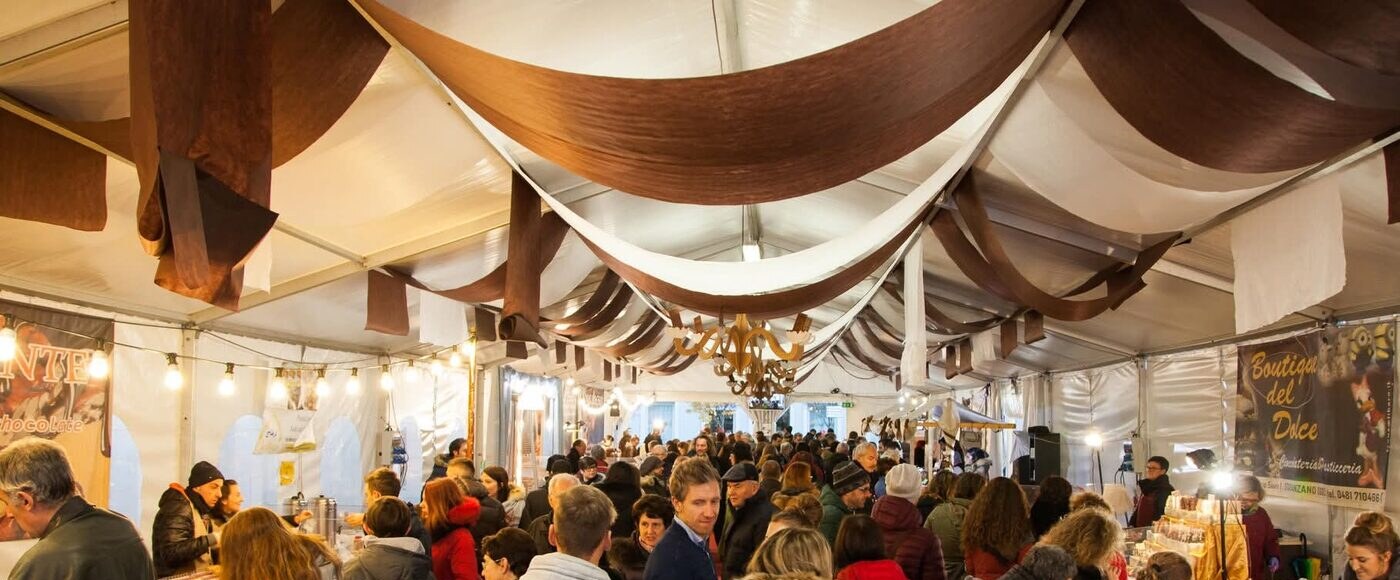 ChocoFest Gradisca d'Isonzo, l'interno della tensostruttura in festa