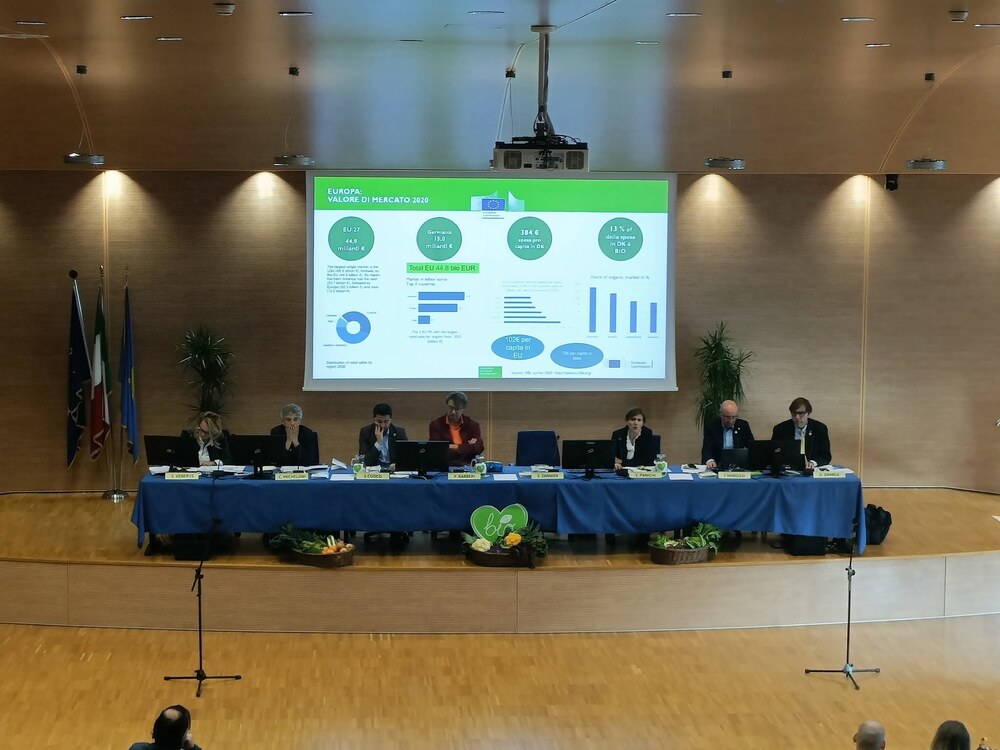 Relatori al tavolo del convegno sull'agricoltura biologica