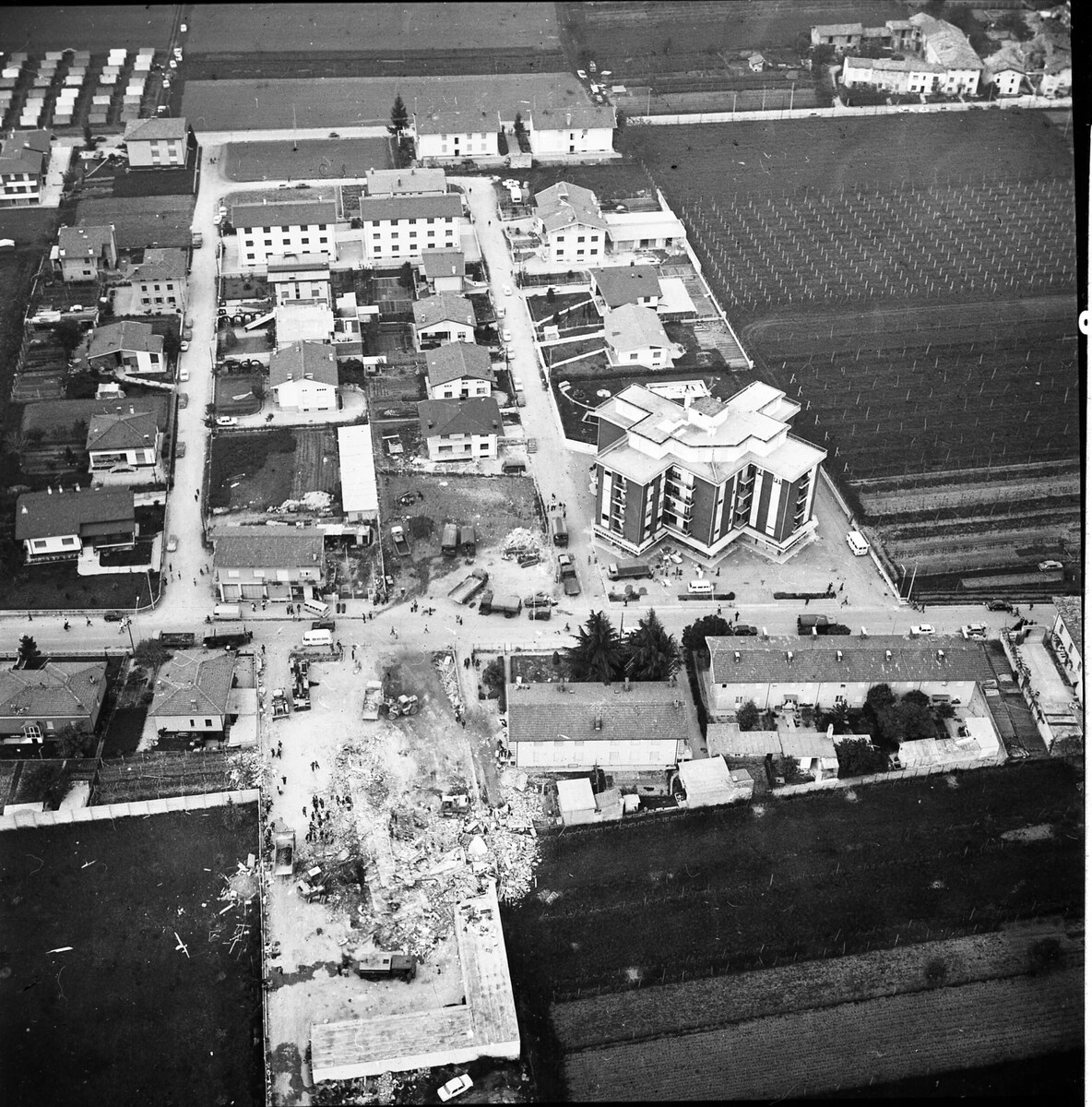 Riprese aeree della zona di Majano, Tarcento e Venzone dopo il terremoto del 1976