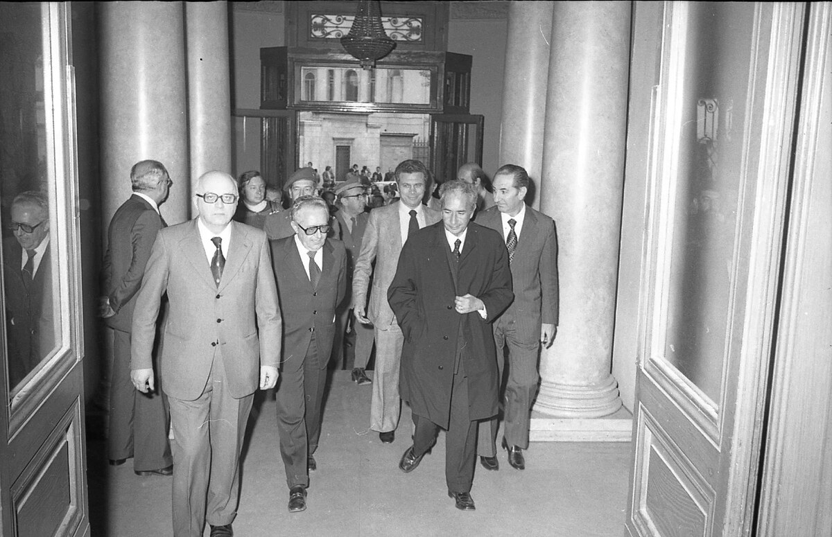 Aldo Moro e Giuseppe Zamberletti in Prefettura a Udine