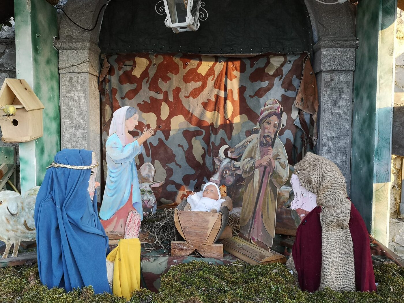 Presepe tradizionale con mangiatoia
